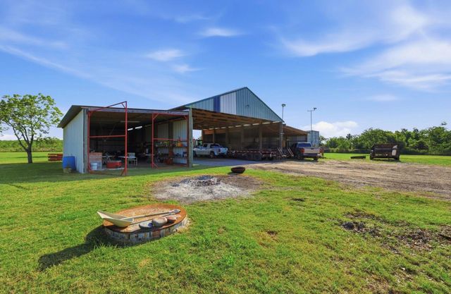 5704 Avenue Q W, Dickinson, TX 77539