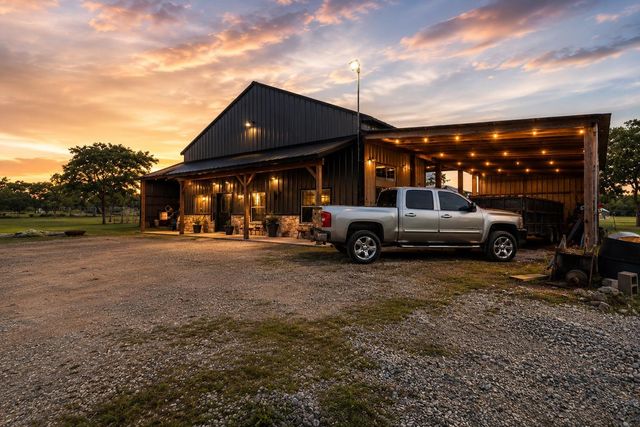 5704 Avenue Q W, Dickinson, TX 77539