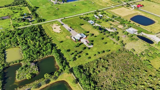 5704 Avenue Q W, Dickinson, TX 77539