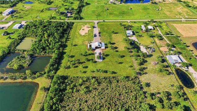 5704 Avenue Q W, Dickinson, TX 77539