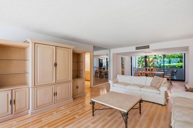 6885 N OCEAN Boulevard 1010, Ocean Ridge, FL 33435