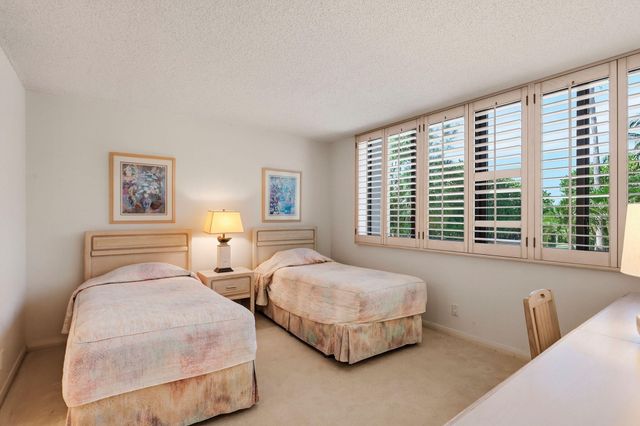 6885 N OCEAN Boulevard 1010, Ocean Ridge, FL 33435