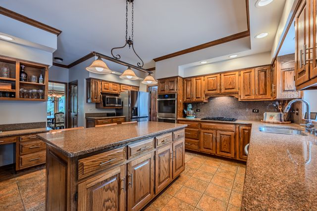 391 DuPahze Street, Naperville, IL 60565