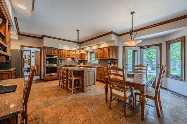 391 DuPahze Street, Naperville, IL 60565