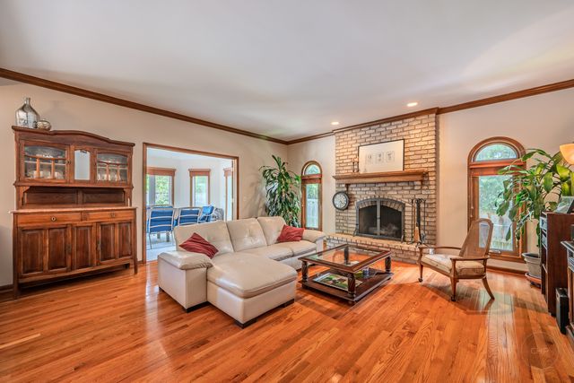 391 DuPahze Street, Naperville, IL 60565