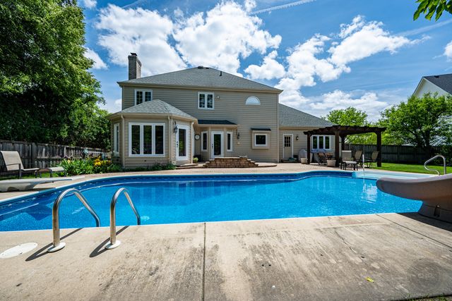 391 DuPahze Street, Naperville, IL 60565