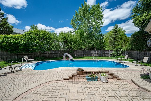 391 DuPahze Street, Naperville, IL 60565
