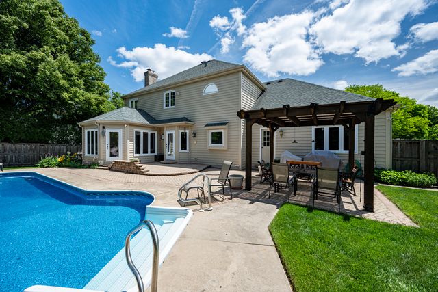 391 DuPahze Street, Naperville, IL 60565