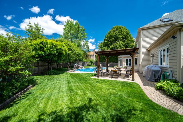 391 DuPahze Street, Naperville, IL 60565