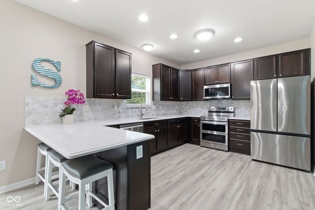 1867 Archbury Drive, Avon, IN 46123