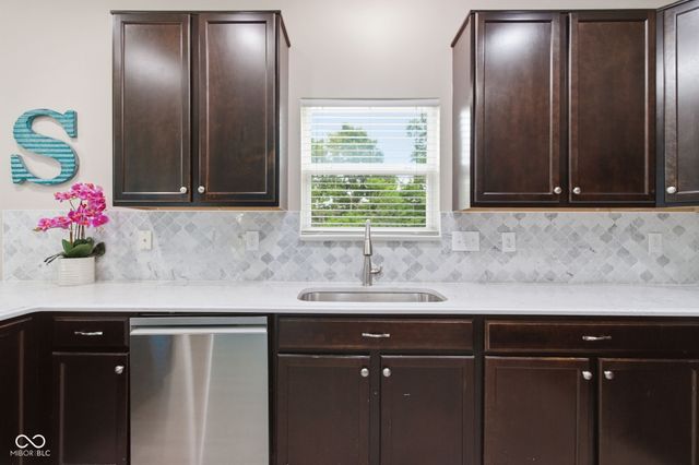1867 Archbury Drive, Avon, IN 46123
