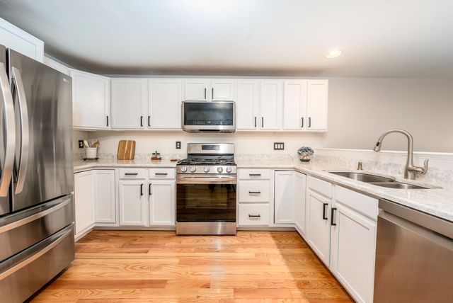 3 Longwood Road, Mashpee, MA 02649