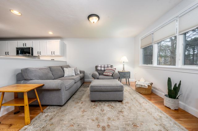 3 Longwood Road, Mashpee, MA 02649