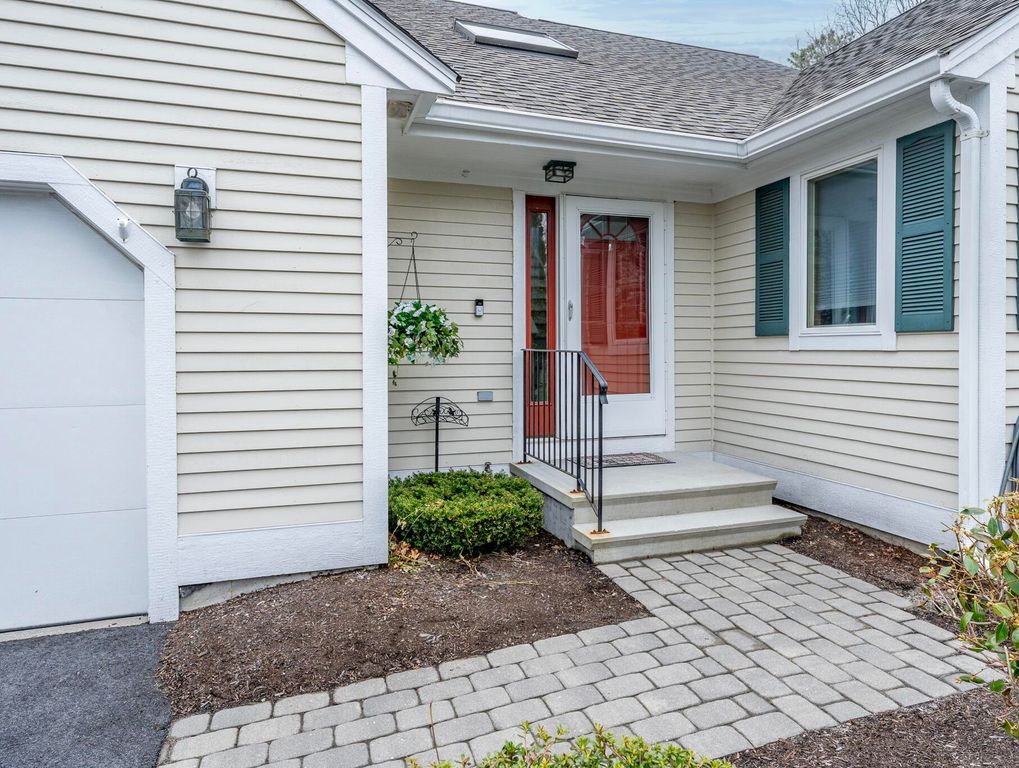 3 Longwood Road, Mashpee, MA 02649