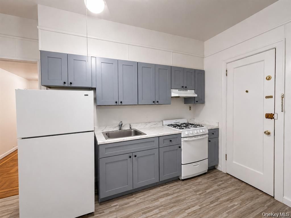 2043 Mayflower Avenue, Bronx, NY 10461 — photo 2