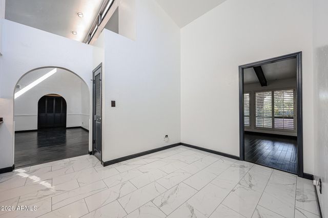 8444 N 7TH Avenue, Phoenix, AZ 85021