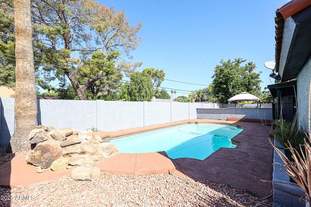 8444 N 7TH Avenue, Phoenix, AZ 85021