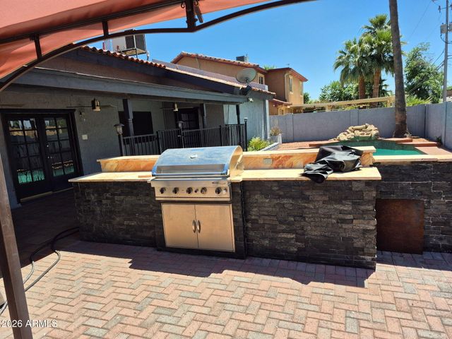8444 N 7TH Avenue, Phoenix, AZ 85021