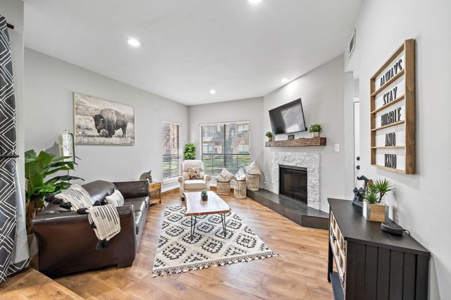 3100 Walnut Bend Lane 311, Houston, TX 77042