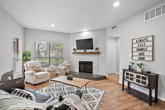 3100 Walnut Bend Lane 311, Houston, TX 77042