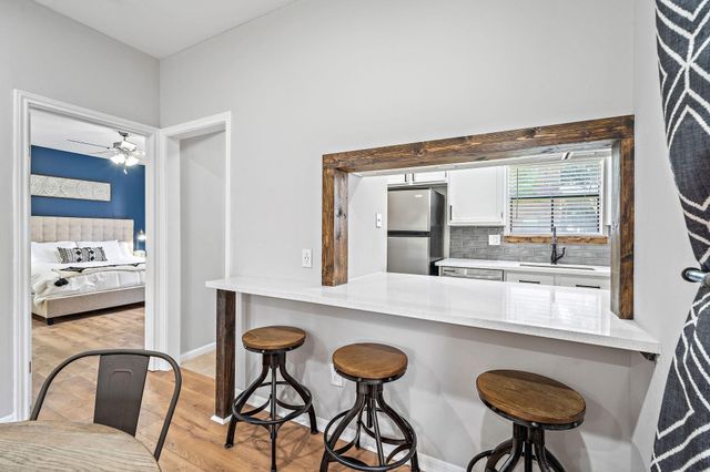 3100 Walnut Bend Lane 311, Houston, TX 77042