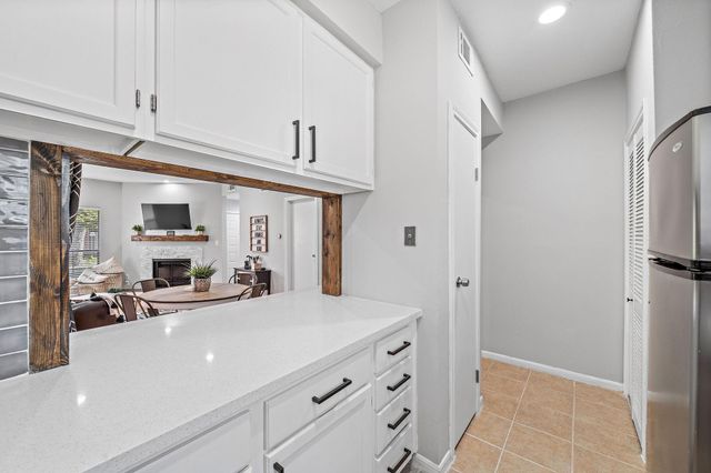 3100 Walnut Bend Lane 311, Houston, TX 77042