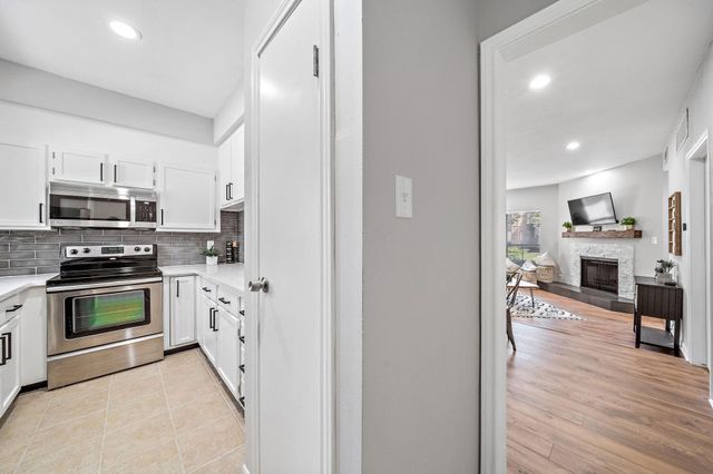 3100 Walnut Bend Lane 311, Houston, TX 77042