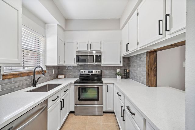 3100 Walnut Bend Lane 311, Houston, TX 77042