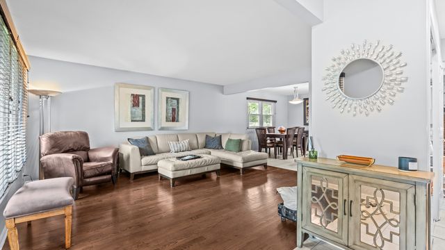 2964 Drover Lane, Darien, IL 60561