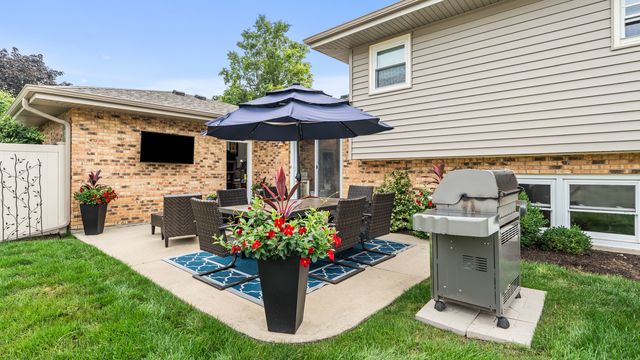 2964 Drover Lane, Darien, IL 60561