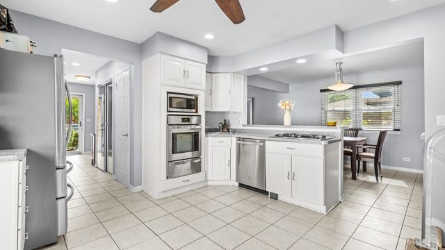 2964 Drover Lane, Darien, IL 60561