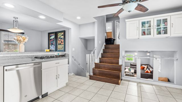 2964 Drover Lane, Darien, IL 60561