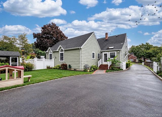 21 James Street, Islip, NY 11751