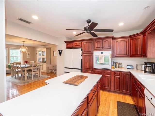 21 James Street, Islip, NY 11751
