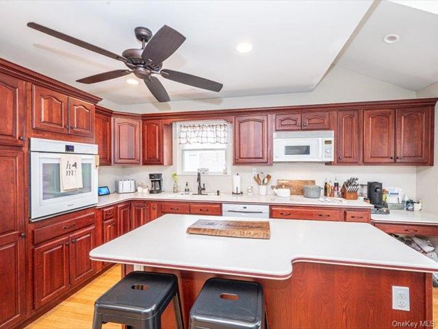 21 James Street, Islip, NY 11751