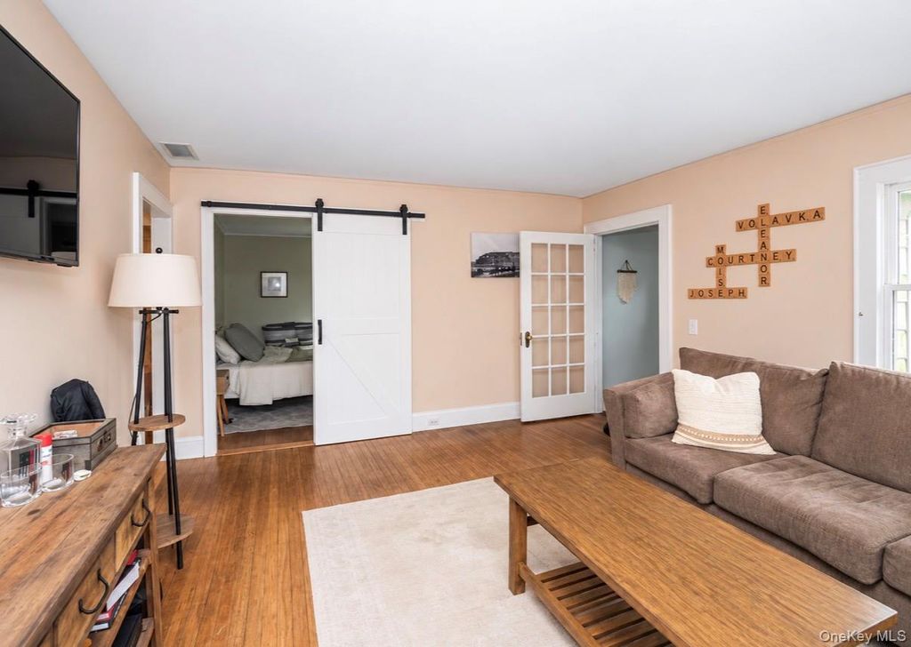 21 James Street, Islip, NY 11751 — photo 3