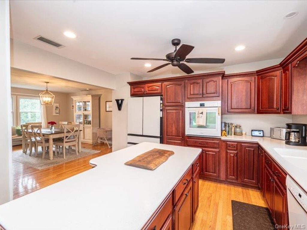 21 James Street, Islip, NY 11751 — photo 5