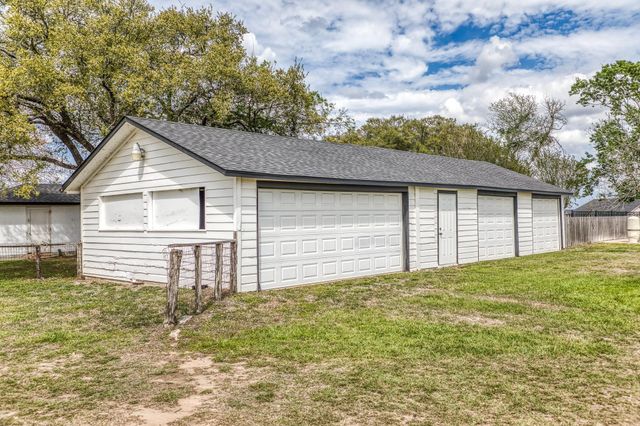 1289 Bluebonnet Ridge Drive, Chappell Hill, TX 77426