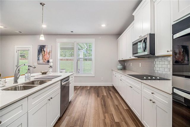 2 Whites Pond Road, Moreland, GA 30259