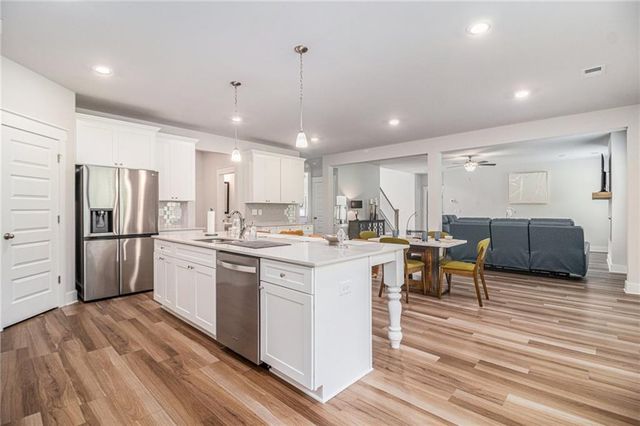 2 Whites Pond Road, Moreland, GA 30259