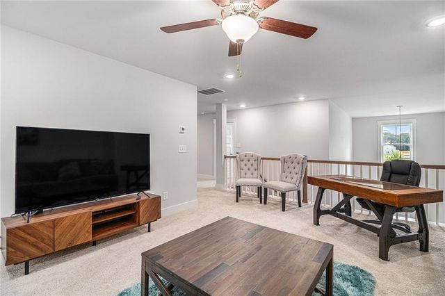 2 Whites Pond Road, Moreland, GA 30259