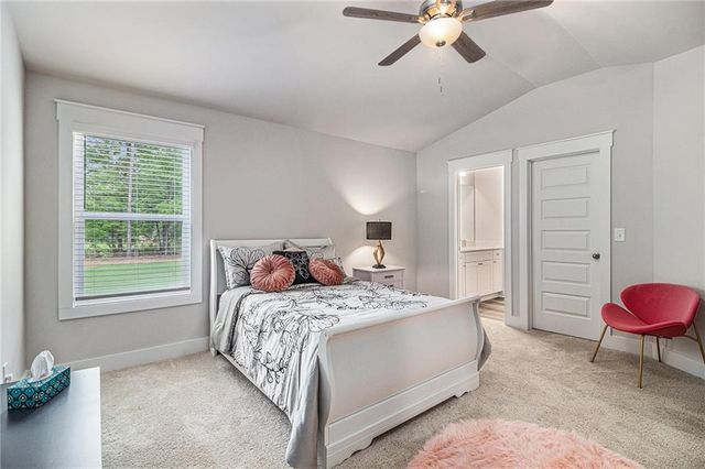 2 Whites Pond Road, Moreland, GA 30259