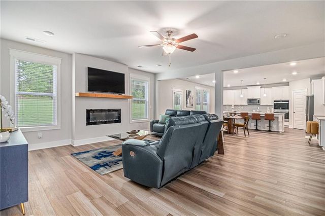 2 Whites Pond Road, Moreland, GA 30259