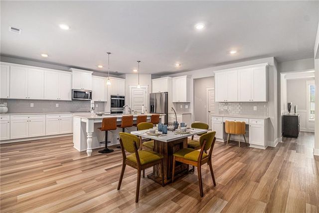 2 Whites Pond Road, Moreland, GA 30259