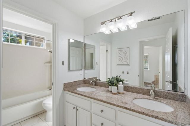 1171 La Rochelle Terrace G, Sunnyvale, CA 94089
