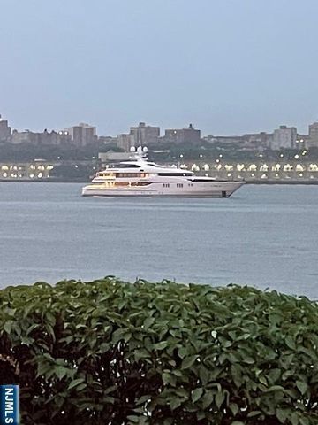 50 Grand Cove Way G50, Edgewater, NJ 07020