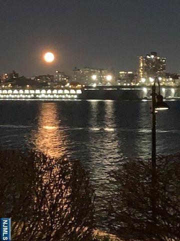 50 Grand Cove Way G50, Edgewater, NJ 07020