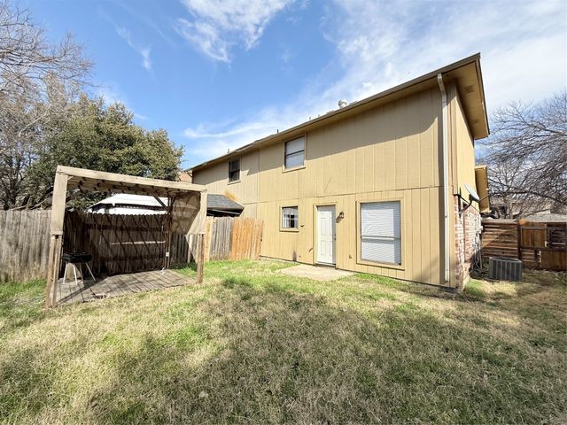 2641 Santa Barbara Drive, Grand Prairie, TX 75052