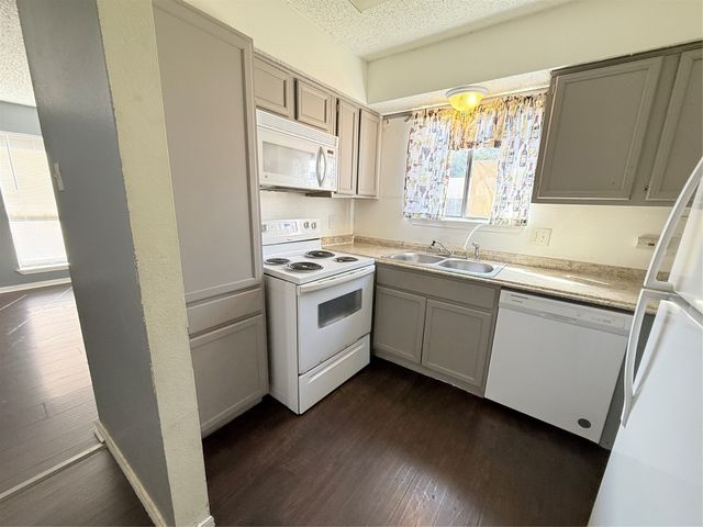 2641 Santa Barbara Drive, Grand Prairie, TX 75052