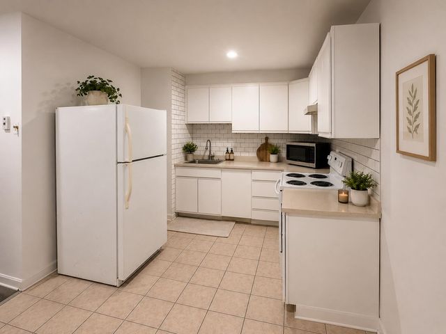 307 W Main Street APT 1, Hyannis, MA 02601